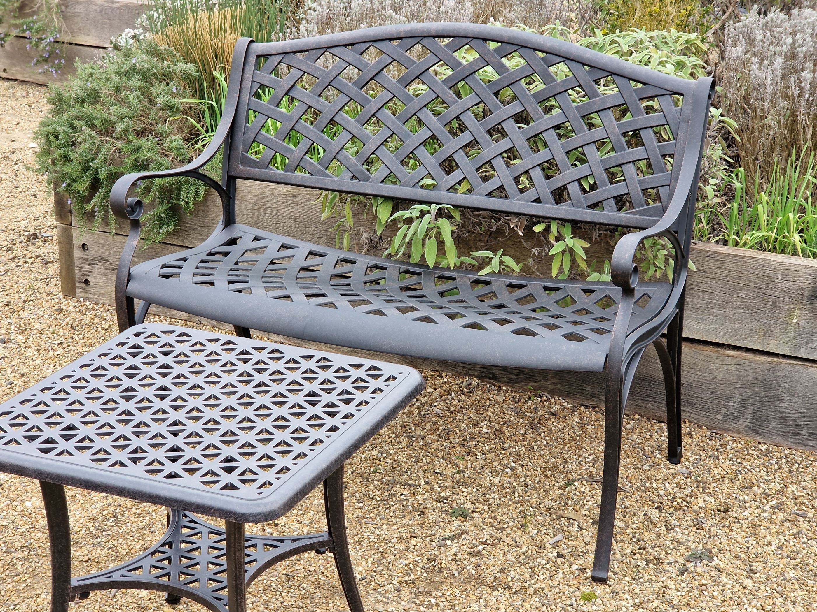 Sandra Tisch - Antik Bronze