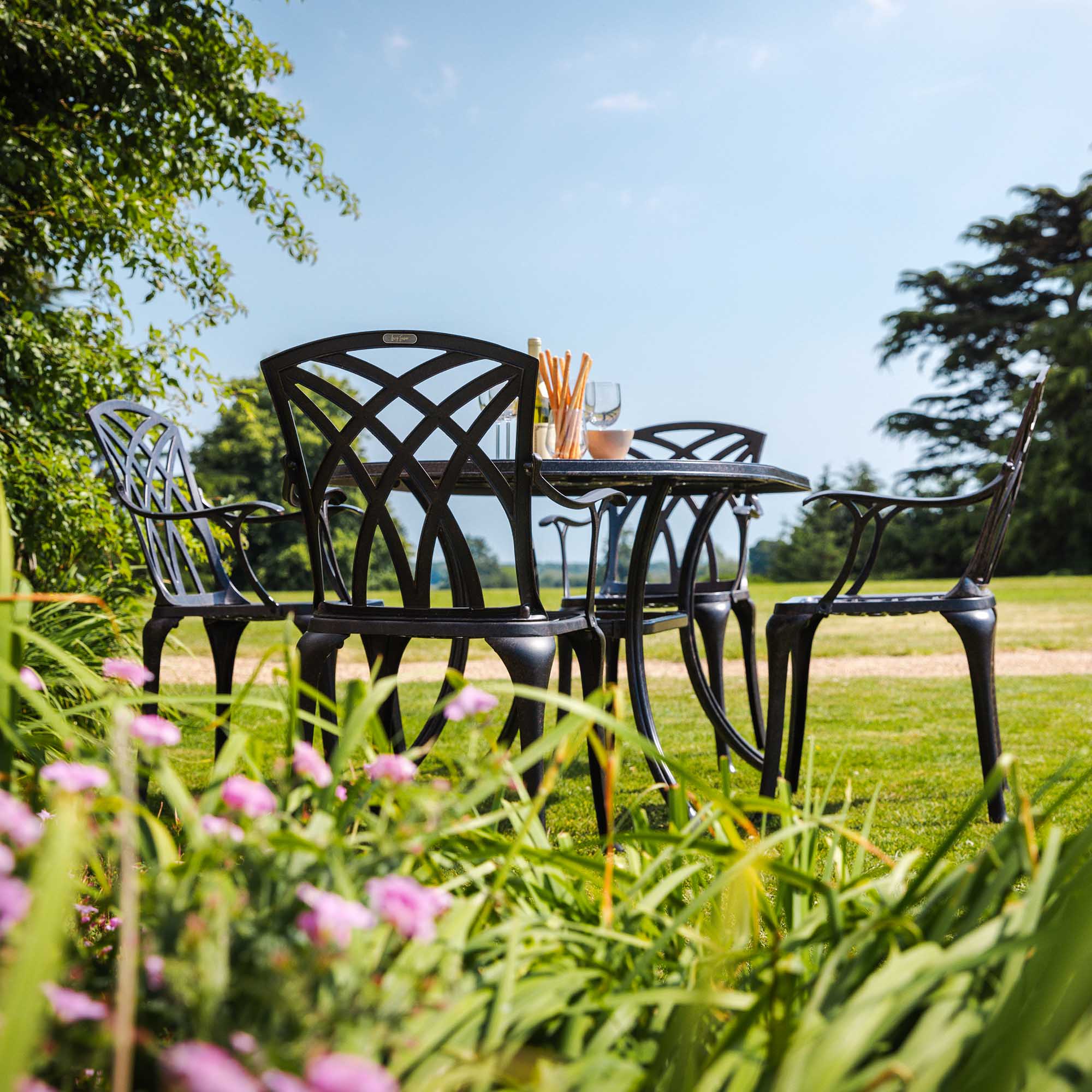 JUNE Tisch (4 Personen Set)