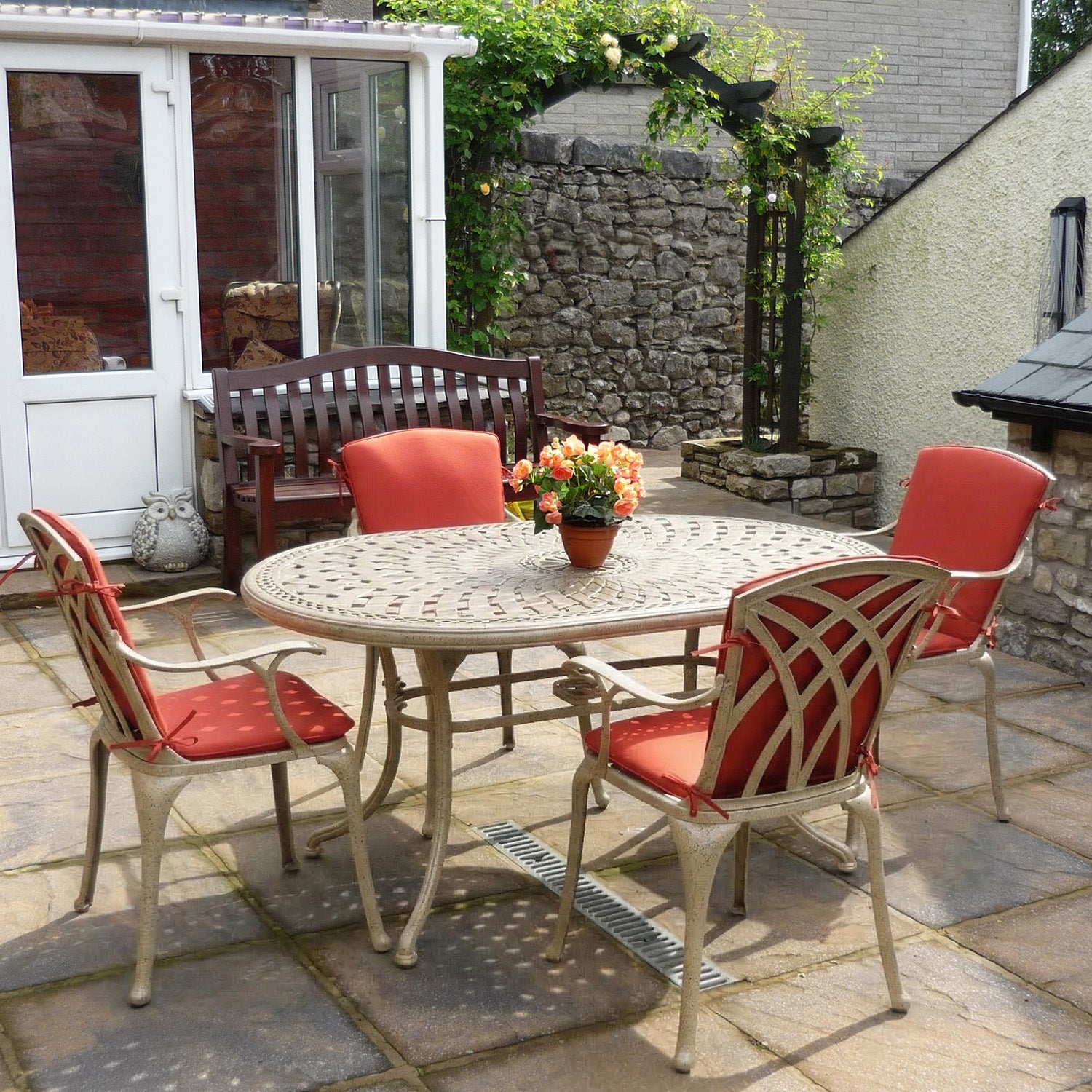 JUNE Tisch (4 Personen Set)