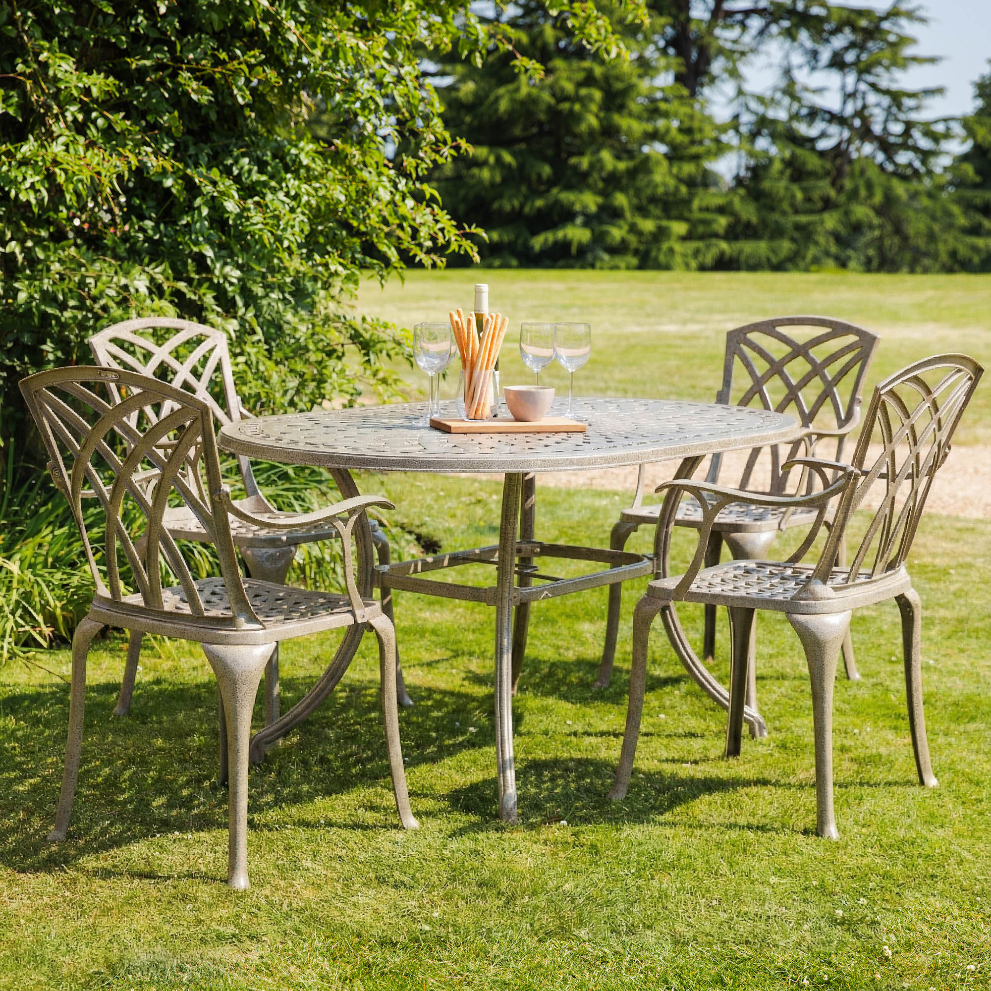 JUNE Tisch (4 Personen Set)