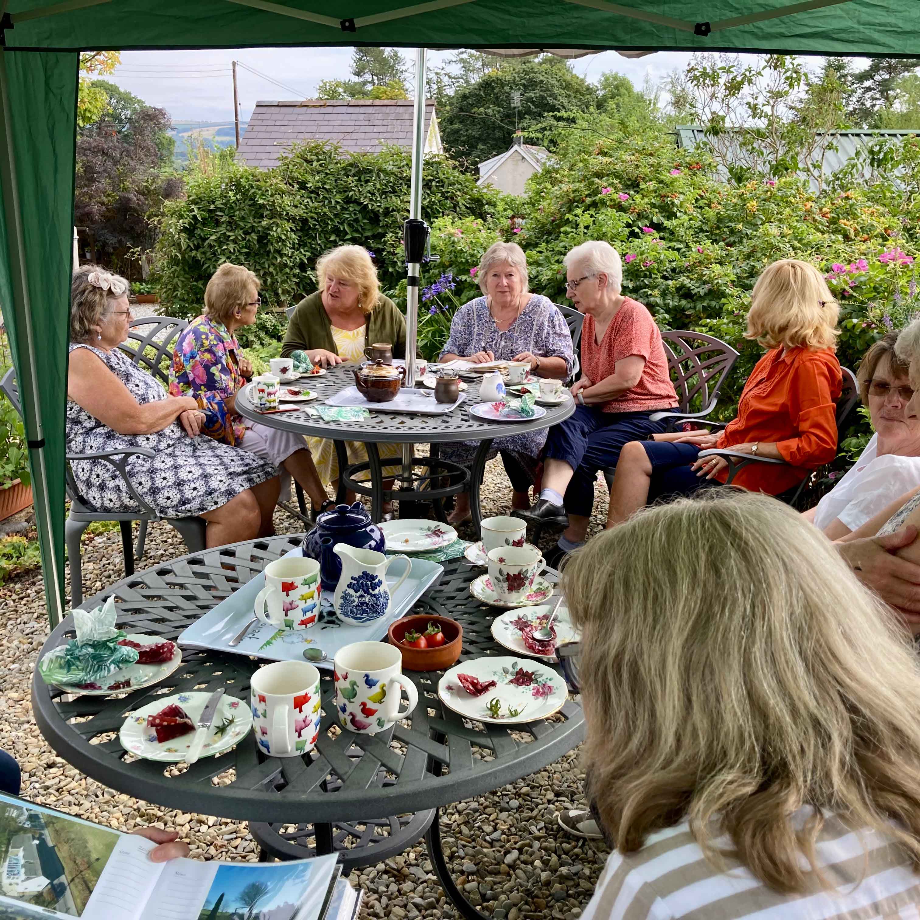 MIA Tisch (4 Personen Set)