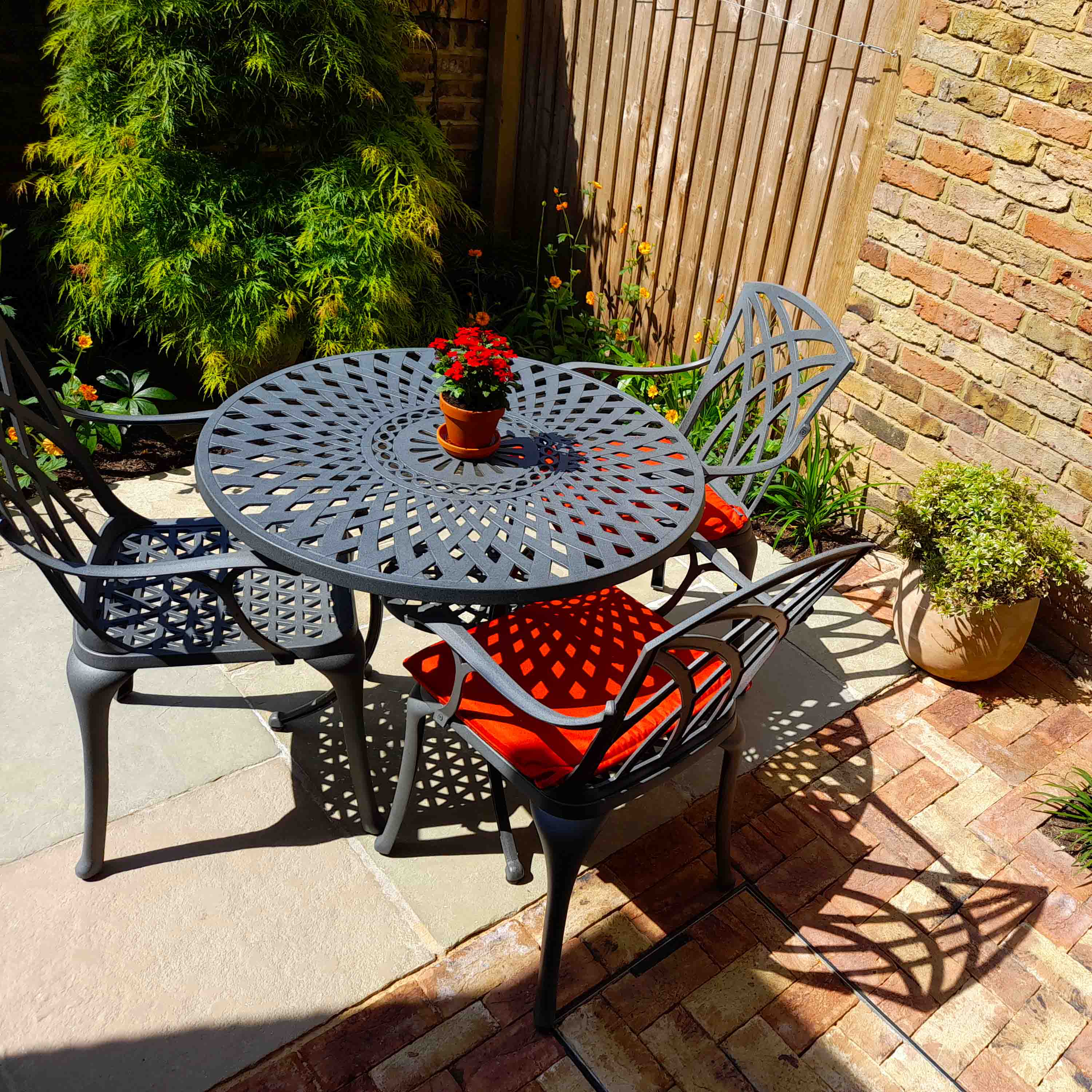 MIA Tisch (4 Personen Set)