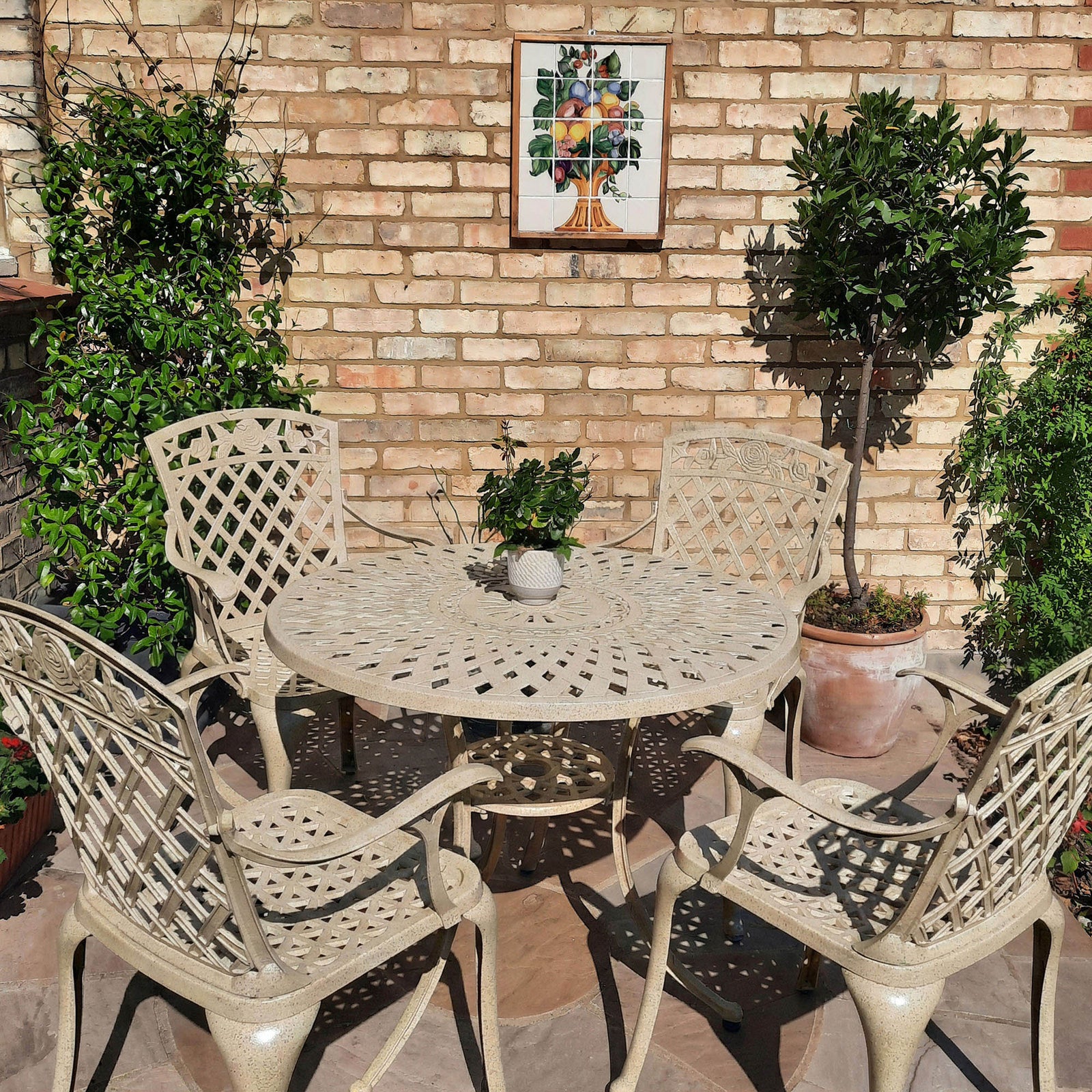 MIA Tisch (4 Personen Set)