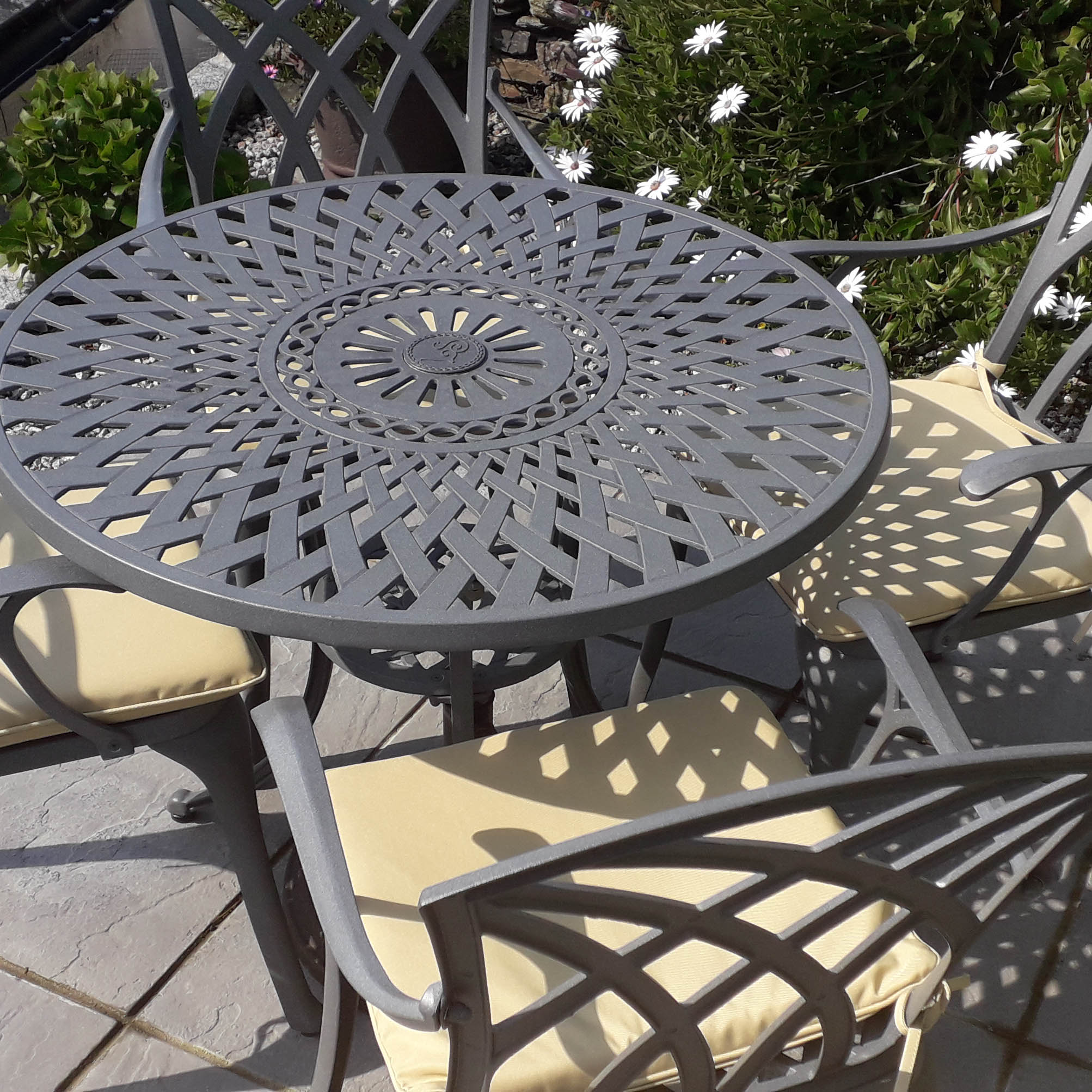 MIA Tisch (4 Personen Set)