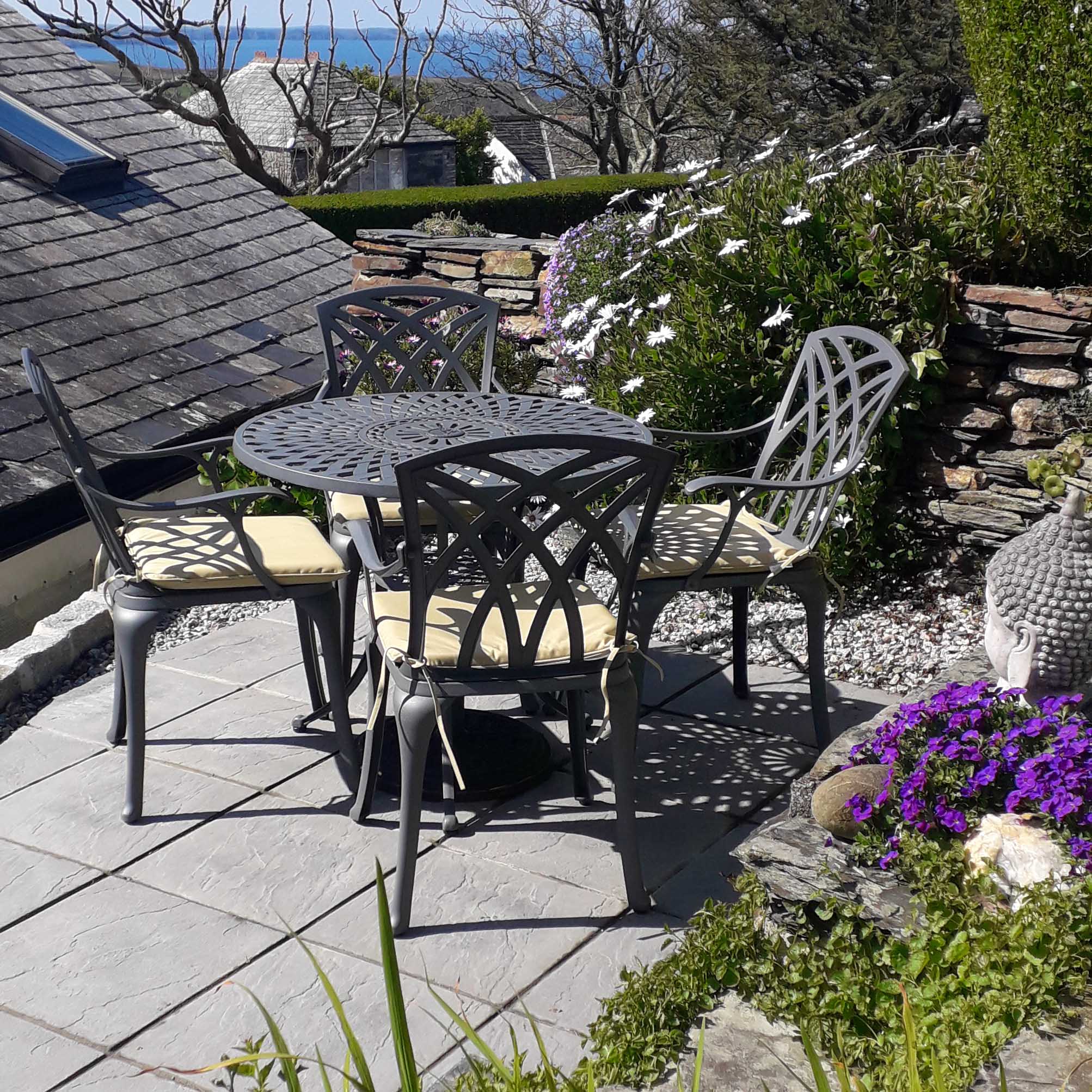 MIA Tisch (4 Personen Set)