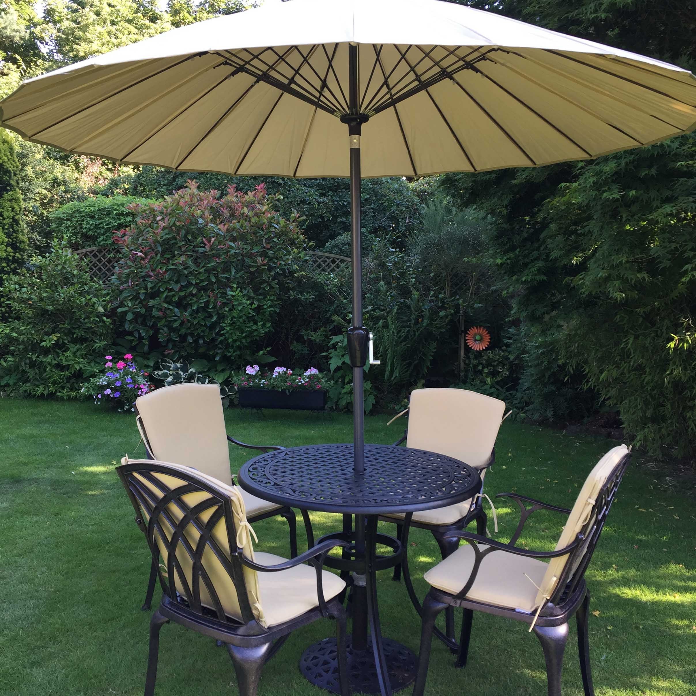 HANNAH Tisch (4 Personen Set)