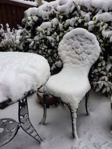 ROSE Bistro Set (Tisch mit 2 Stühlen)