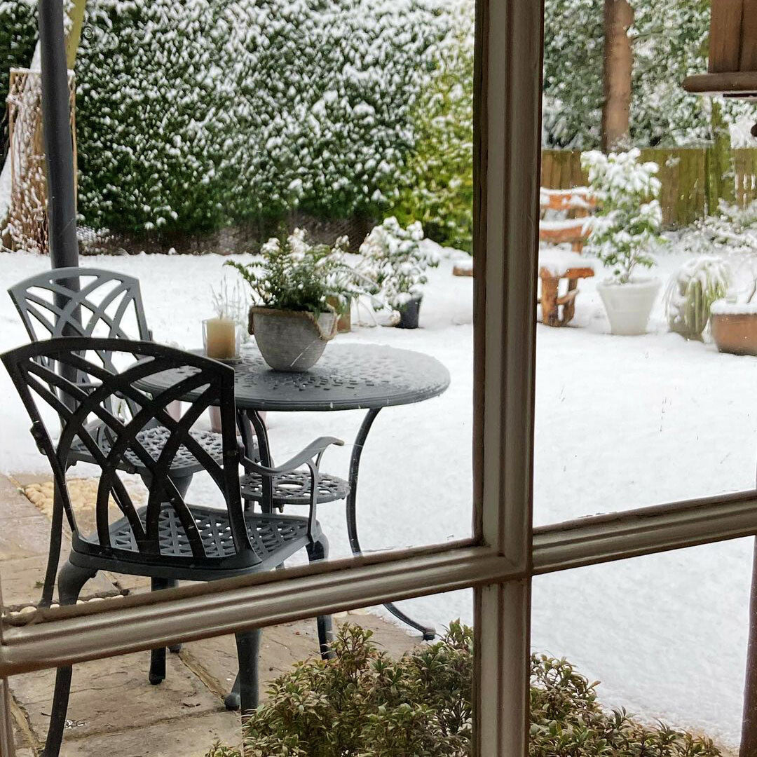 Est-il possible de laisser un salon de jardin dehors en hiver ?