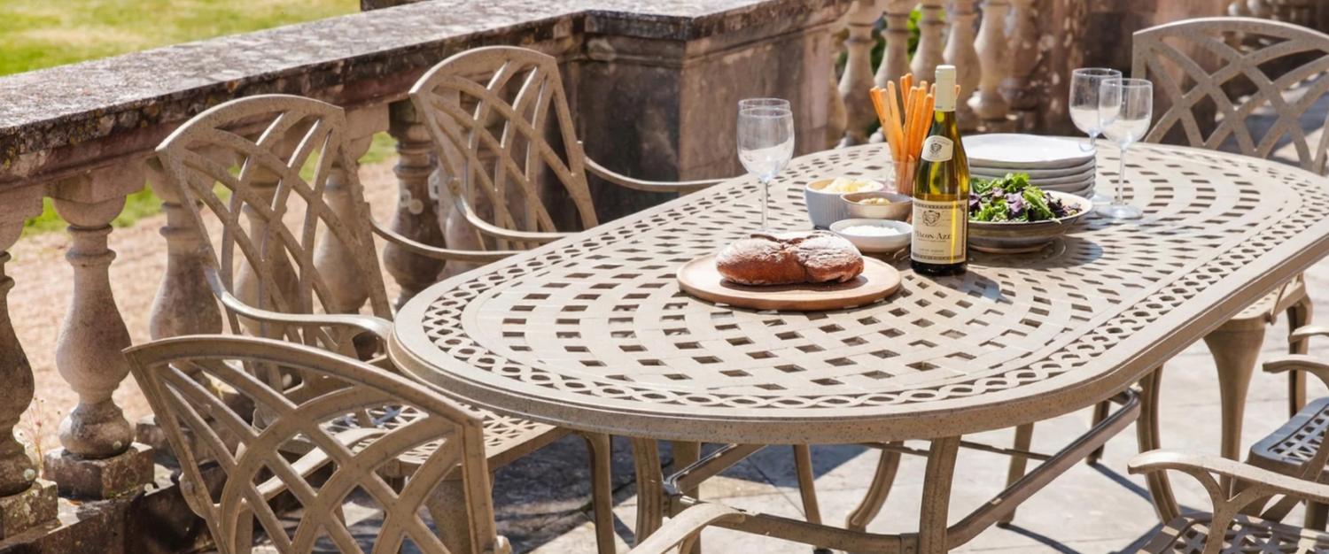 Warum Sandstein 2026 die Must-Have-Farbe für Ihr Terrassentischset ist