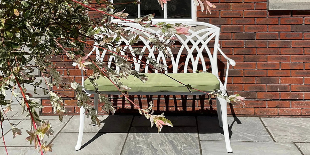 Klaar voor de lente: tuinbankjes, bistrosets en meer