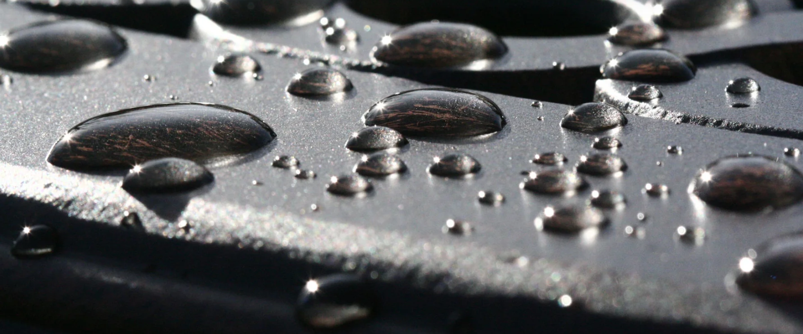 Wie Sie Ihre Gartenmöbel frei von Wasserflecken kriegen