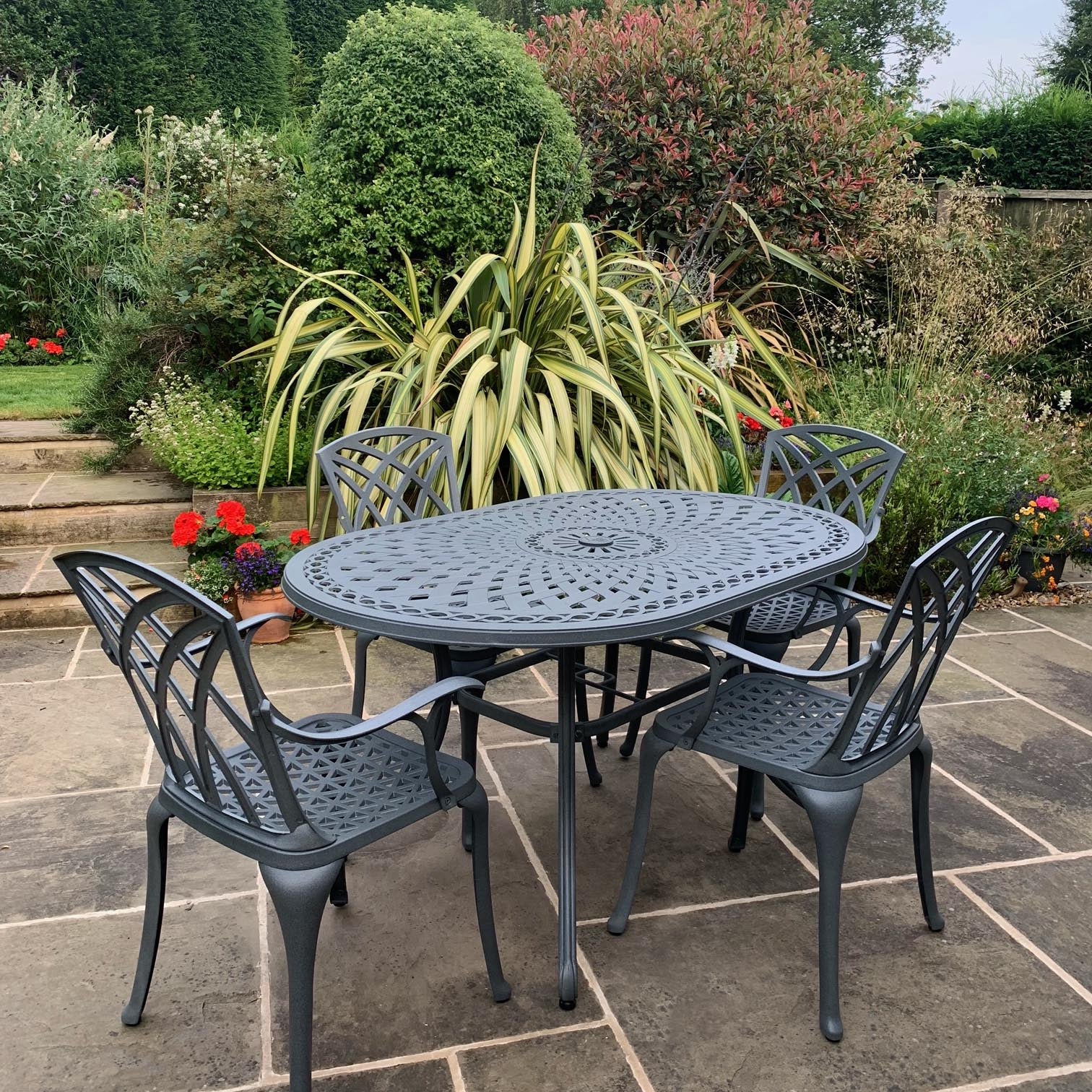 JUNE Tisch (4 Personen Set)