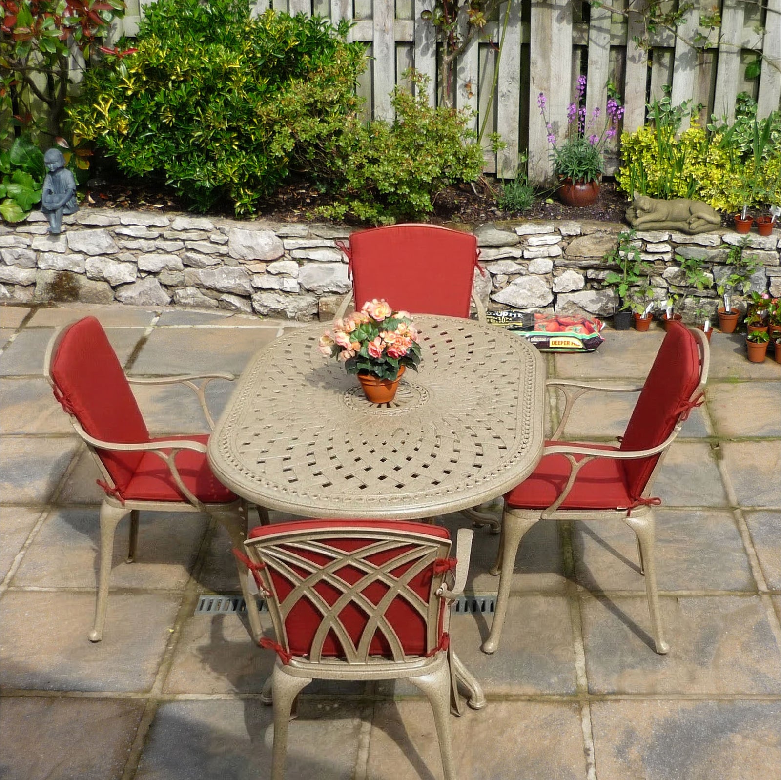 JUNE Tisch (4 Personen Set)