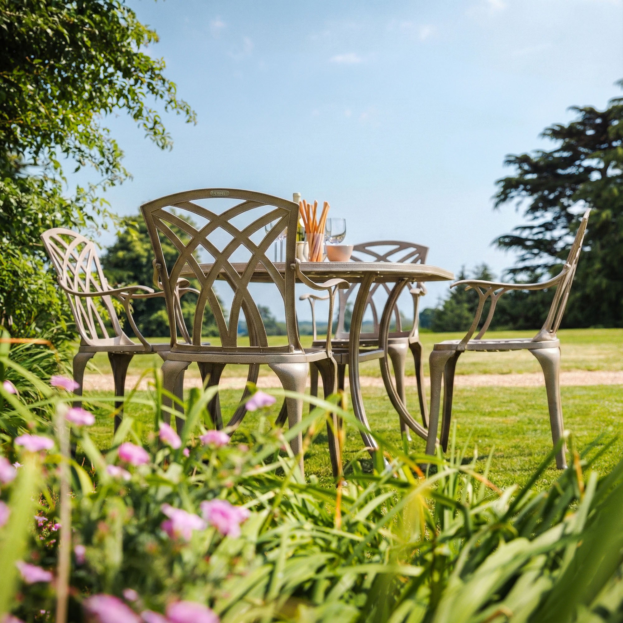 JUNE Tisch (6 Personen Set)