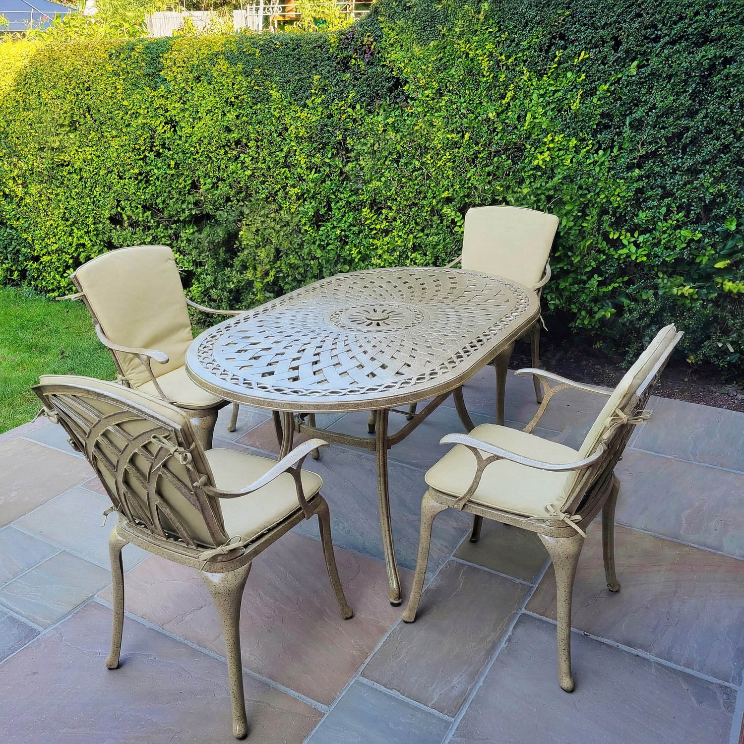 JUNE Tisch (4 Personen Set)