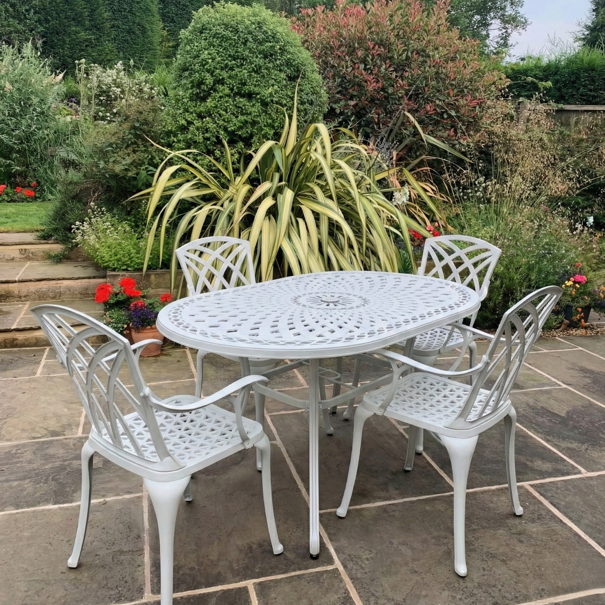 June: Ovales 4-Sitzer Terrassenset aus Aluminium in Weiß