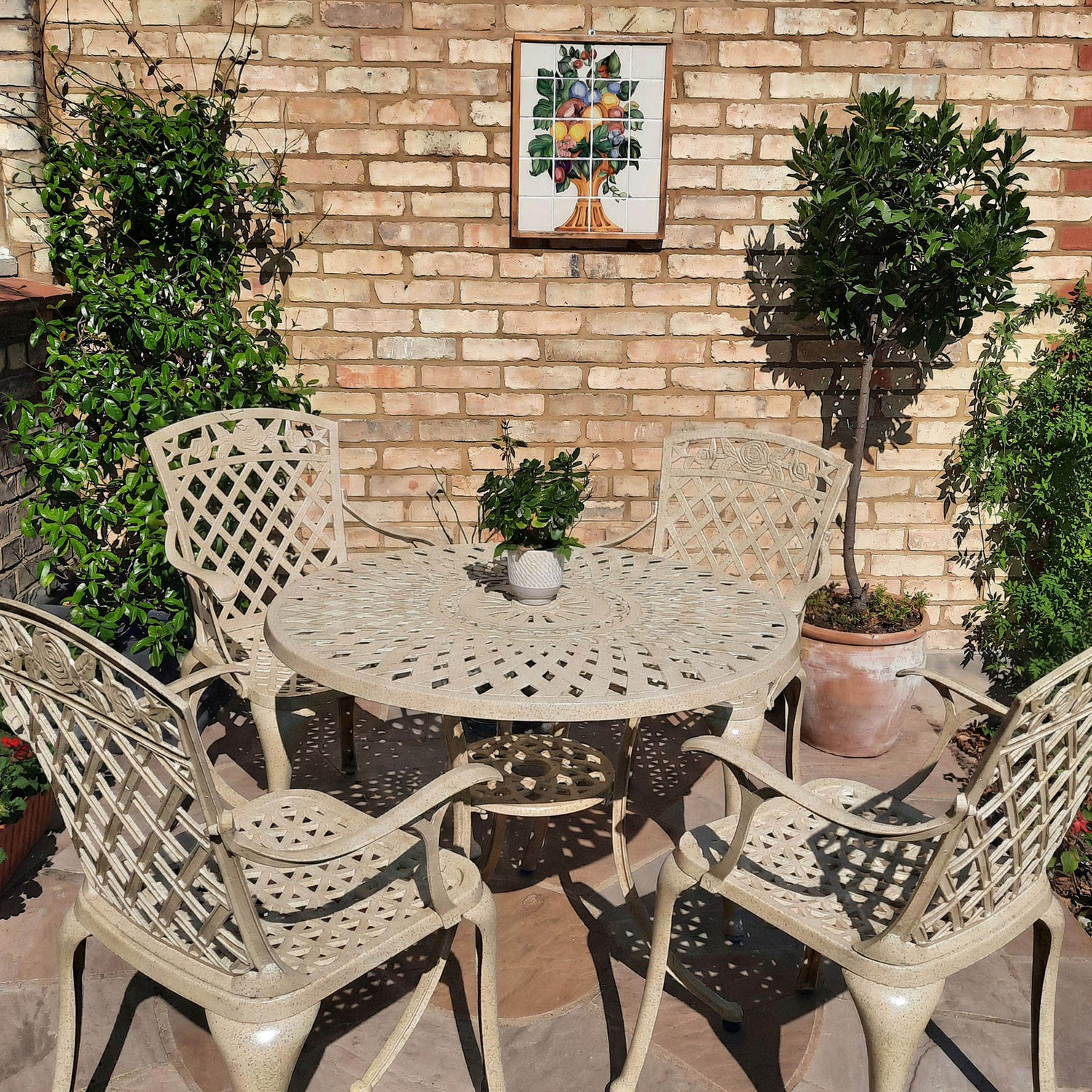 MIA Tisch (4 Personen Set)