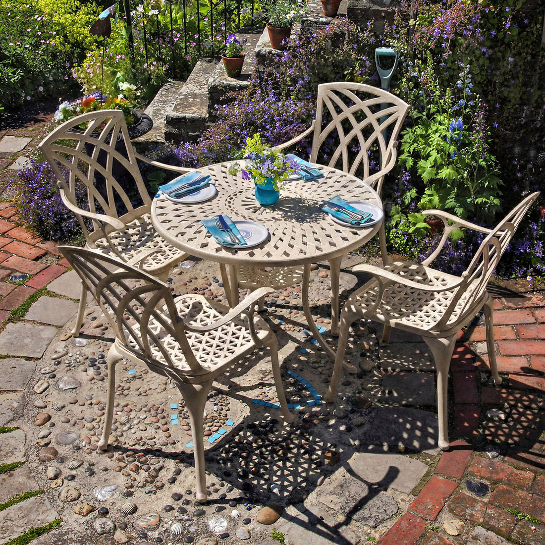 MIA Tisch (4 Personen Set)