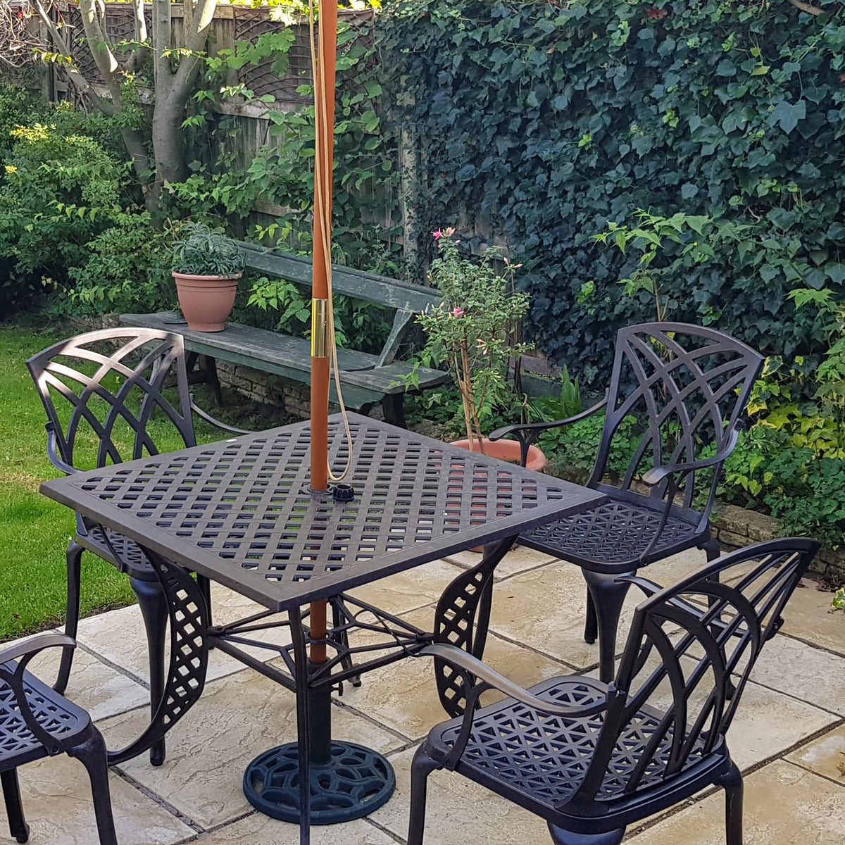 Lucy 4 Sitzer Set - Gartentisch & Stühle - Antik Bronze