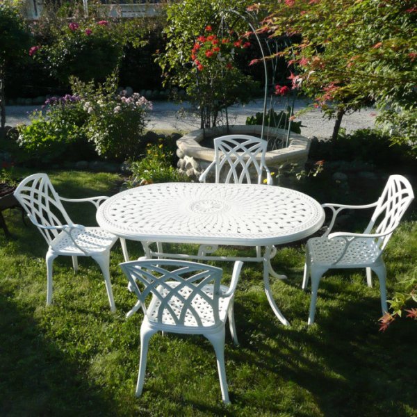 June: Ovales 4-Sitzer Terrassenset aus Aluminium in Weiß | Lazy Susan