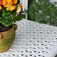Vorschau: White metal claire garden side table 2