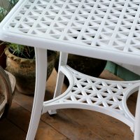 Vorschau: White_Sandra_Side_Table_Cast_Aluminium_Garden_Furniture_5